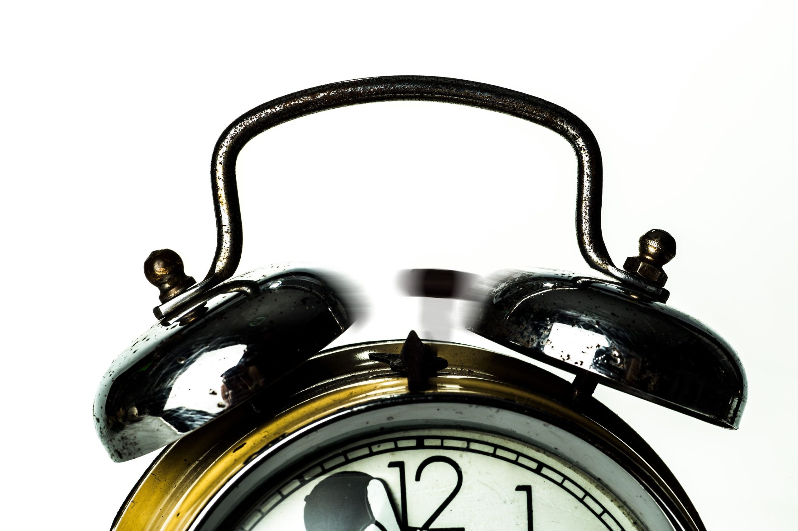 Que signifie vraiment l&rsquo;heure miroir 04h04 pour toi ?