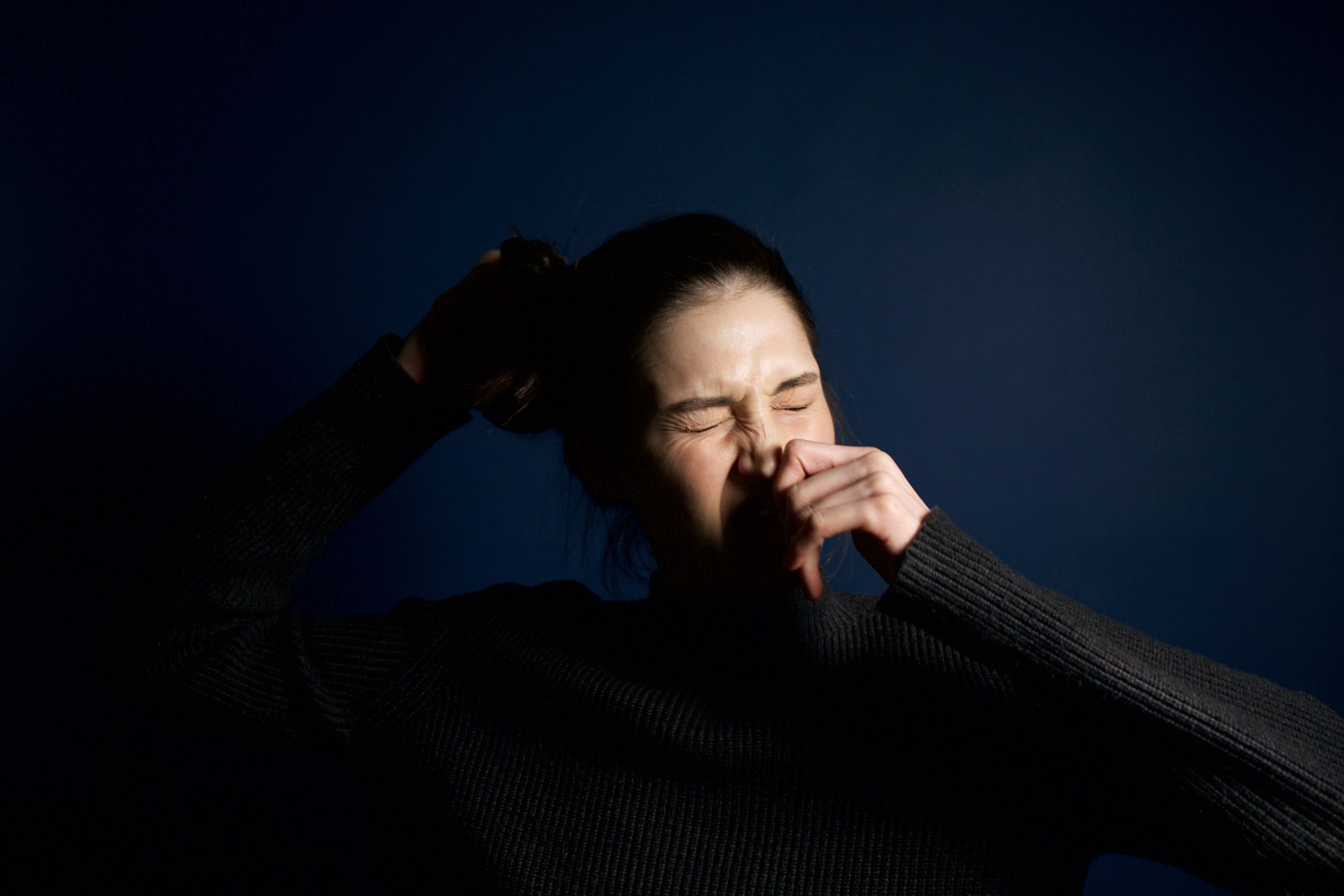 Pourquoi éternue-t-on ? Causes et significations