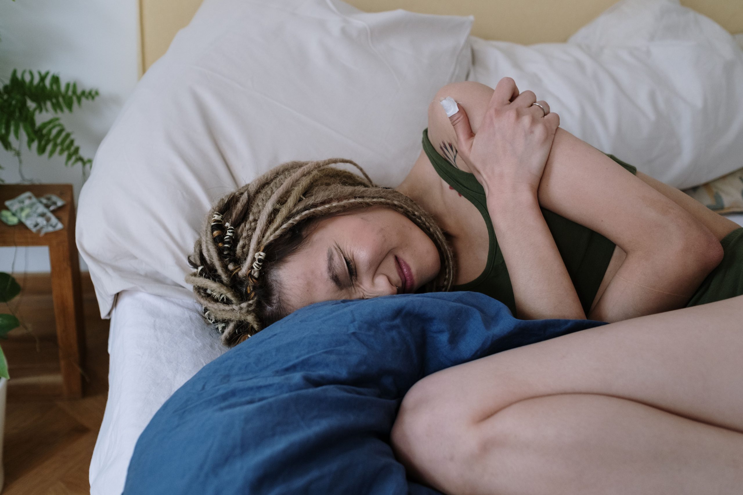 Pourquoi la sonde JJ provoque-t-elle une douleur insupportable ?