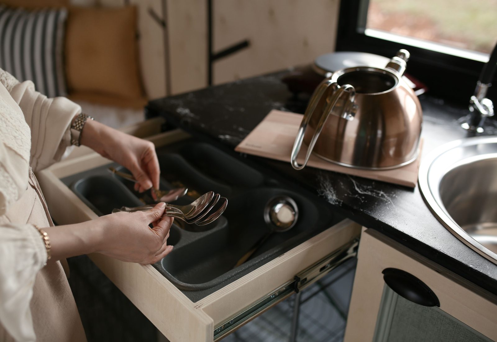 Comment ranger ses couverts sans tiroir efficacement ?