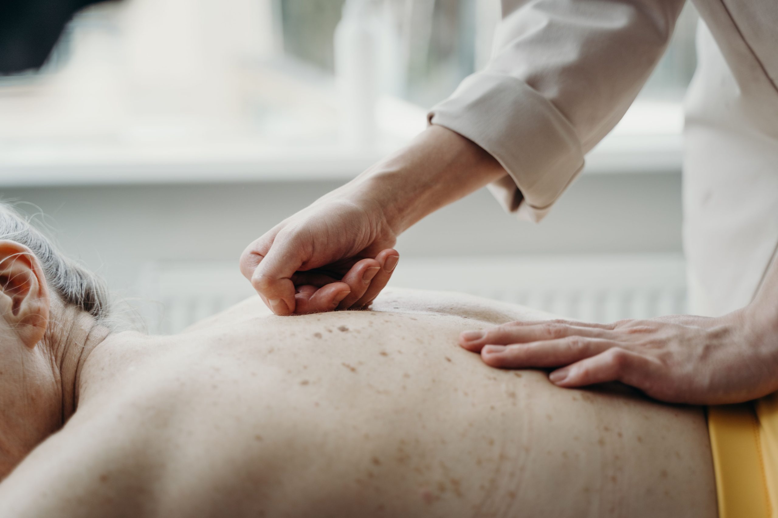 Massage dos personne relaxation et sante cutanée