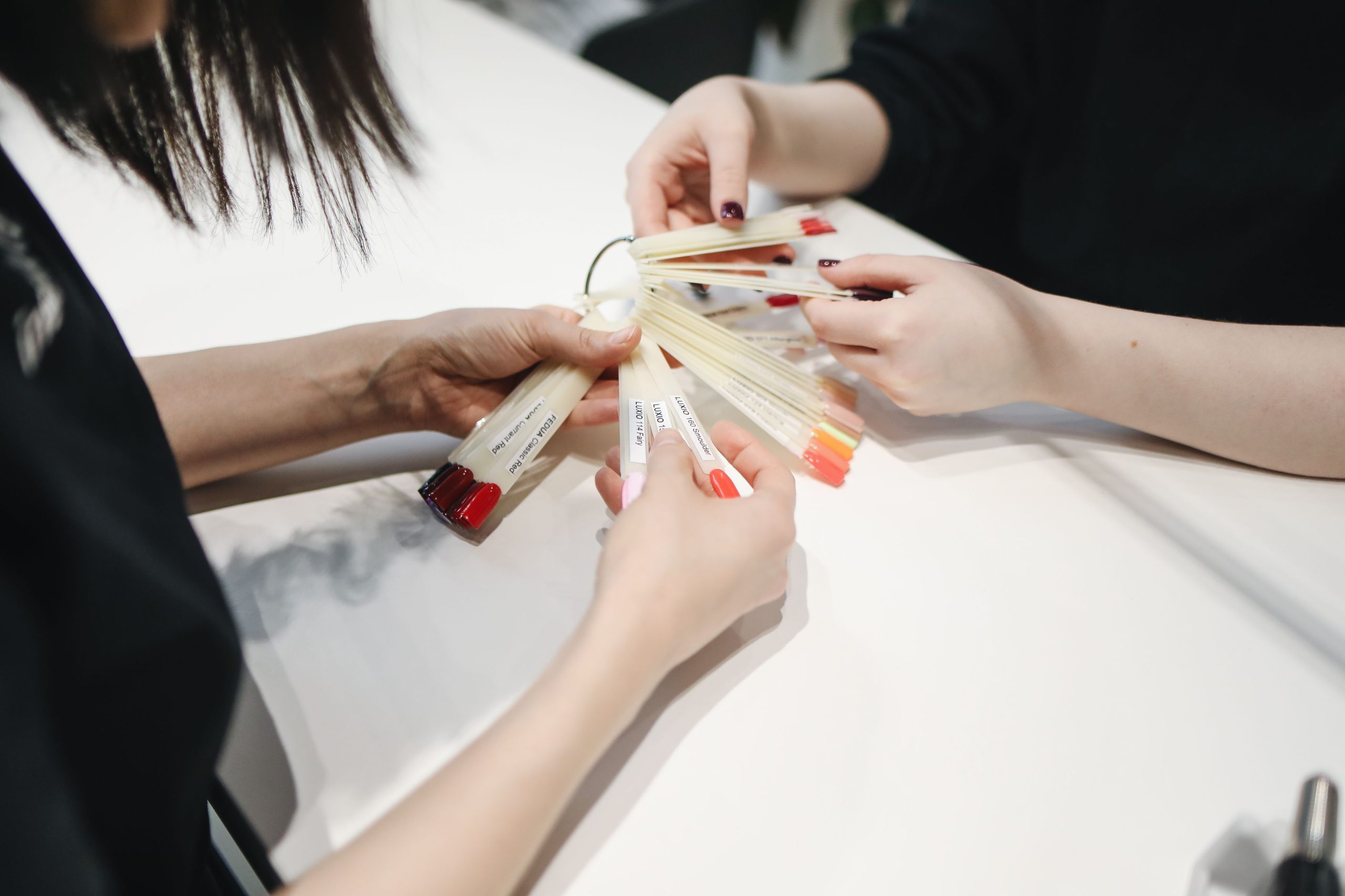 Sélection de couleurs de vernis en salon