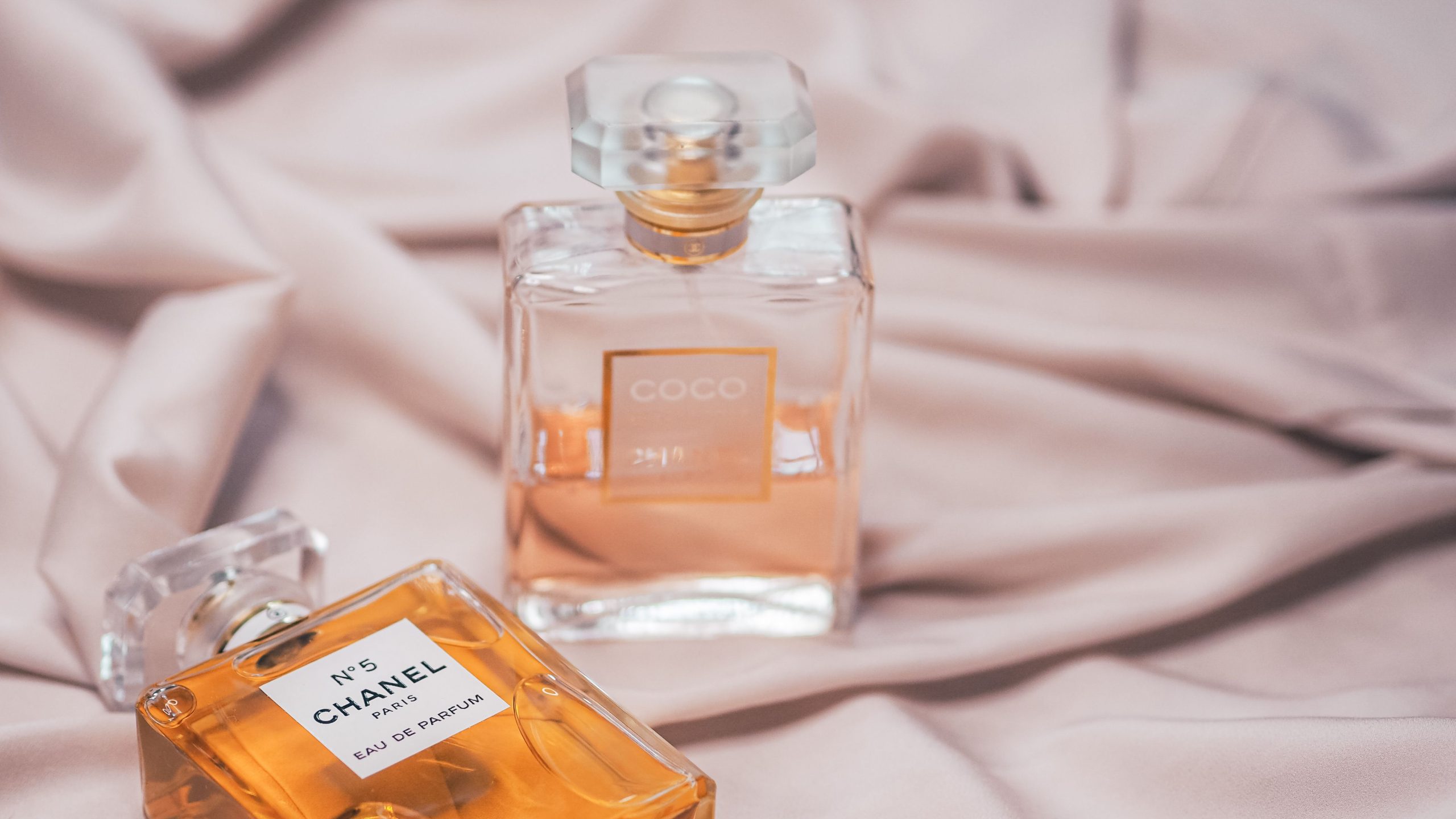Collection Chanel élégante sur tissu délicat